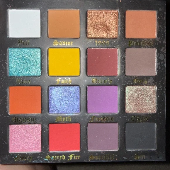 SOSU x Keilidh Urban Bible Eyeshadow Palette - Picture 4 of 5